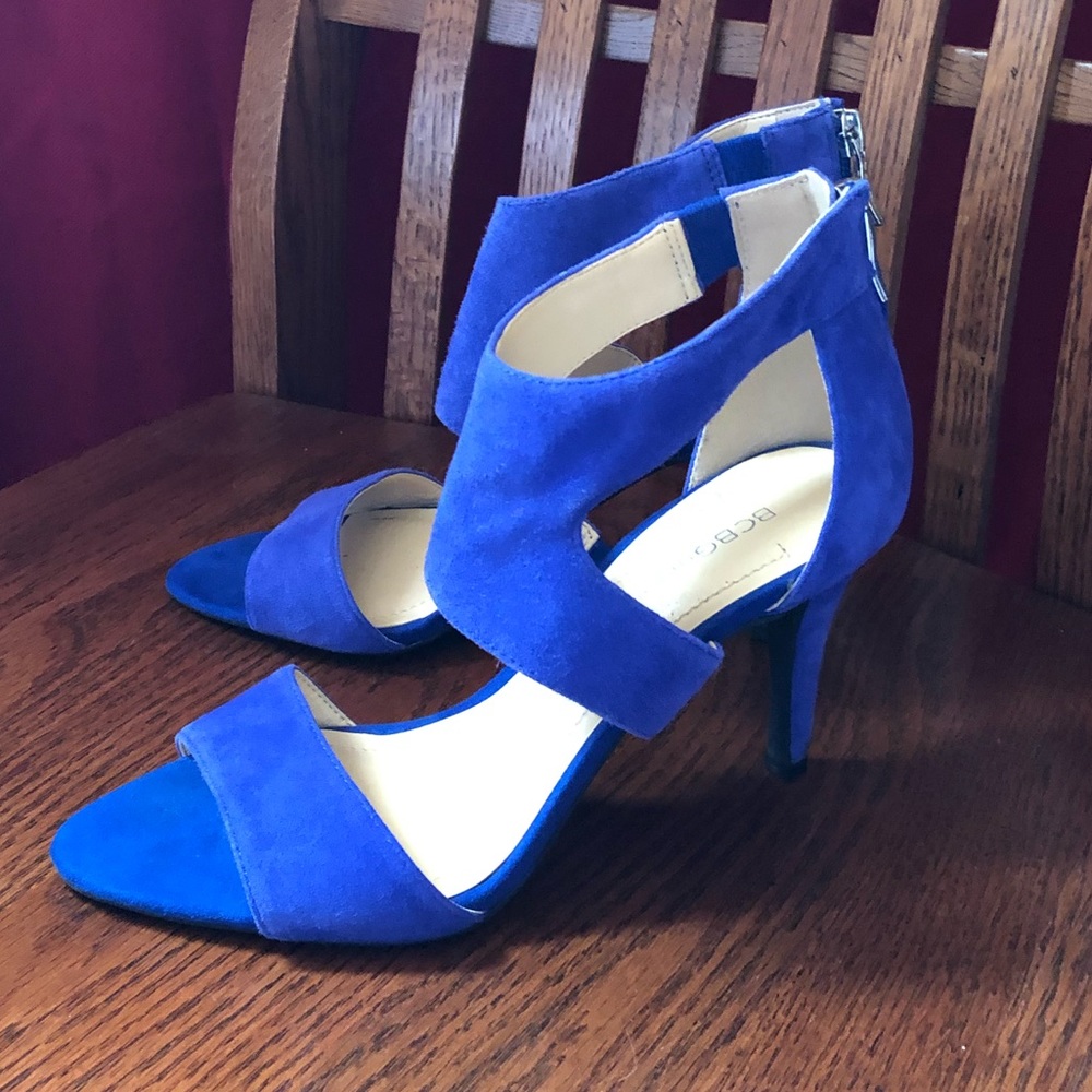 Bcbg blue pumps